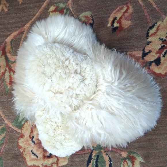 World's Softest Furry Slippers Size 7.5-8 - Picture 3 of 3
